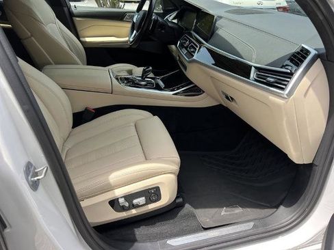 Used 2021 BMW X7 xDrive40i w/ Premium Package AWD/4WD image 11