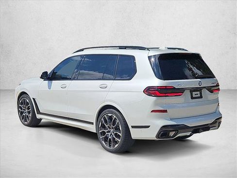 Used 2025 BMW X7 xDrive40i w/ M Sport Package AWD/4WD image 8
