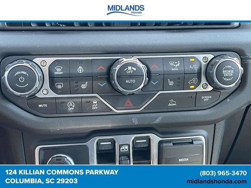 Used 2025 Jeep Wrangler Unlimited Sahara AWD/4WD image 27
