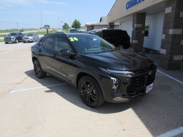 Used 2024 Chevrolet Trax ACTIV w/ Sunroof Package FWD image 3