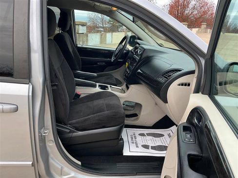 Used 2013 Dodge Grand Caravan SXT image 23