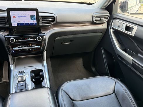 Used 2023 Ford Explorer Limited image 28