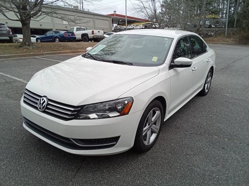 Used 2014 Volkswagen Passat 1.8T SE FWD image 3