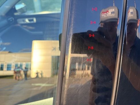 Used 2024 Ford Explorer Limited image 17