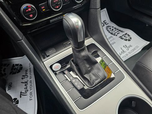 Used 2022 Volkswagen Passat 2.0T SE image 29