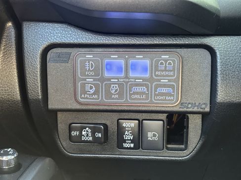 Used 2018 Toyota Tacoma TRD Sport w/ Technology Package AWD/4WD image 16
