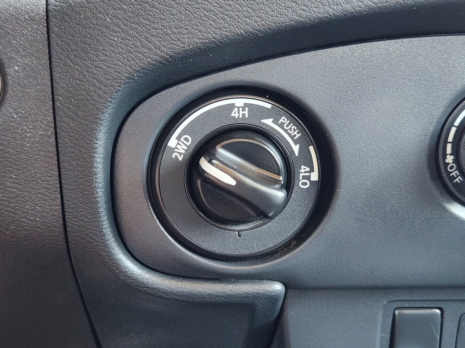 Used 2024 Nissan Frontier SV w/ Technology Package AWD/4WD image 28