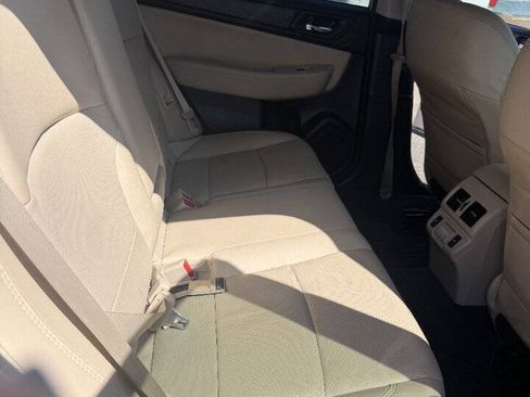 Used 2018 Subaru Outback 3.6R Limited AWD/4WD image 14