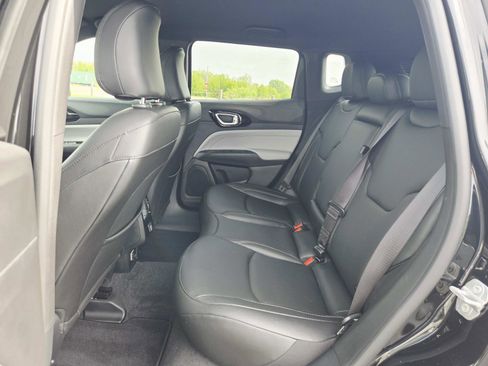 Used 2025 Jeep Compass Limited image 13