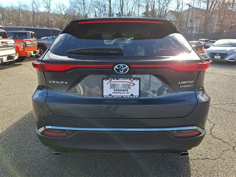 Used 2021 Toyota Venza Limited w/ Carpet Mat Package (TMS) image 6