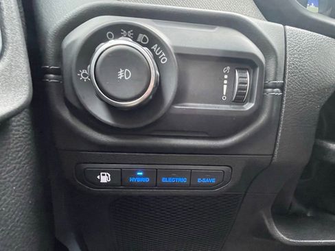 Used 2025 Jeep Wrangler Unlimited Sahara w/ Safety Group AWD/4WD image 22