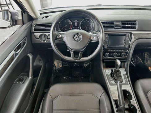 Used 2018 Volkswagen Passat 2.0T SE FWD image 22