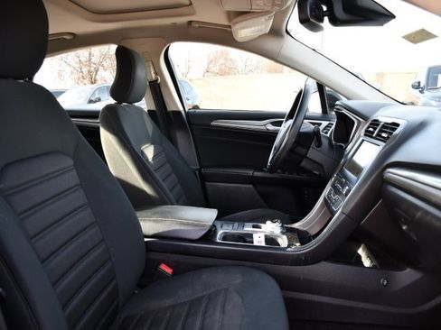 Used 2019 Ford Fusion SE image 22