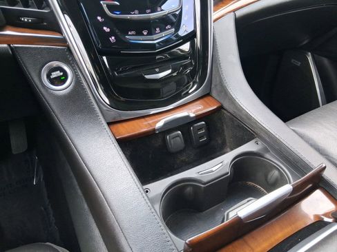Used 2016 Cadillac Escalade ESV Luxury image 23