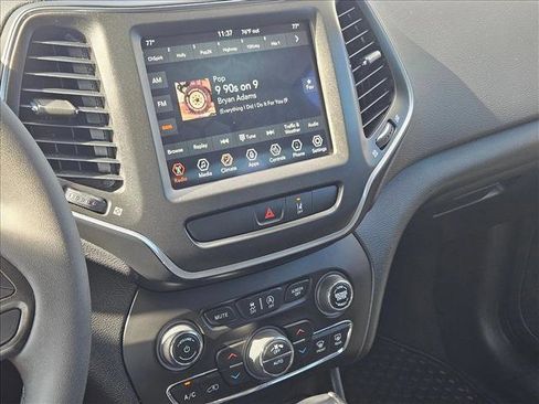 Used 2022 Jeep Cherokee Trailhawk image 14