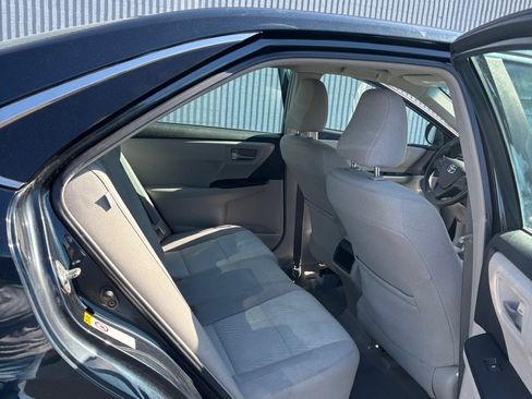 Used 2015 Toyota Camry LE image 10