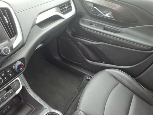 Used 2024 GMC Terrain SLT image 36