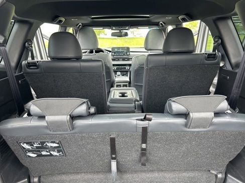 Used 2025 Mitsubishi Outlander 4WD Plug-In Hybrid image 29