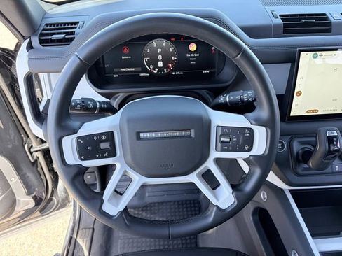 Used 2025 Land Rover Defender 110 S AWD/4WD image 10