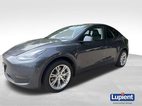 Used 2024 Tesla Model Y Long Range AWD/4WD image 1