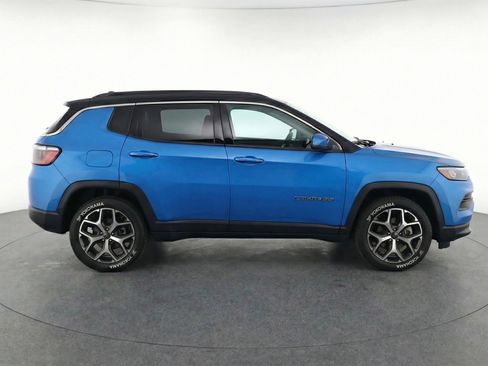 Used 2025 Jeep Compass Limited image 11