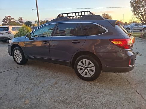 Used 2017 Subaru Outback 2.5i Premium image 20