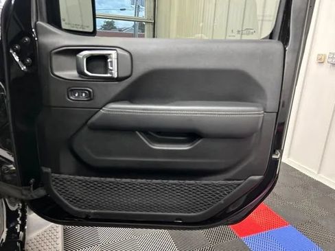 Used 2023 Jeep Wrangler Unlimited Sahara AWD/4WD image 20