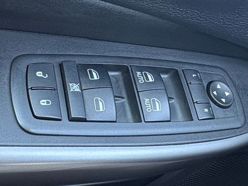 Used 2019 Jeep Cherokee Limited image 13