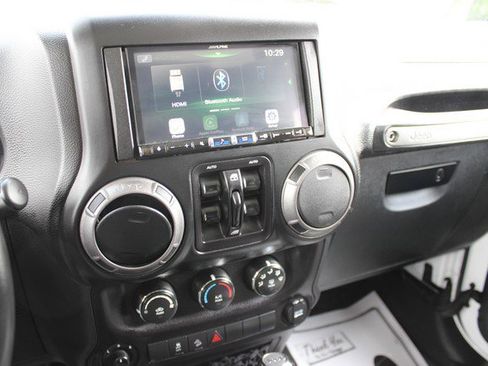 Used 2018 Jeep Wrangler Unlimited Sport S AWD/4WD image 15