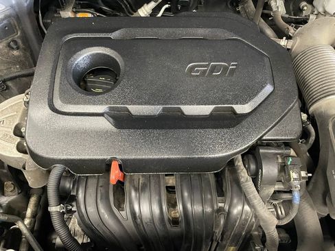 Used 2020 Hyundai Santa Fe Limited image 9