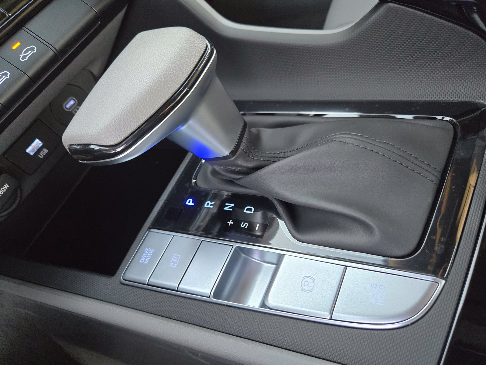 New 2026 Hyundai Elantra Hybrid FWD image 18