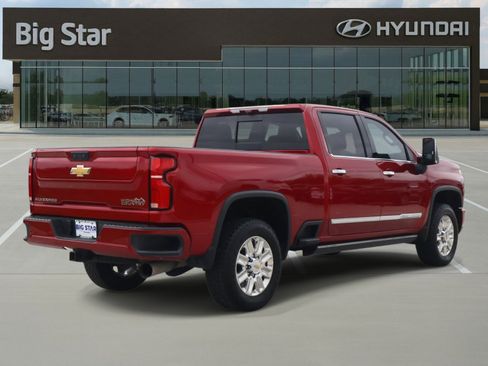 Used 2025 Chevrolet Silverado 2500 High Country w/ High Country Premium Package AWD/4WD image 4