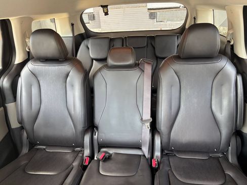 Used 2026 Kia Carnival FWD image 36