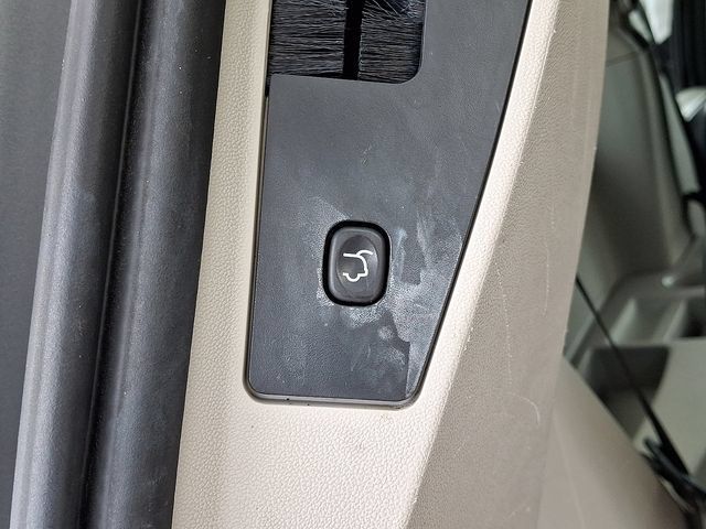 Used 2018 Dodge Grand Caravan SXT FWD image 29