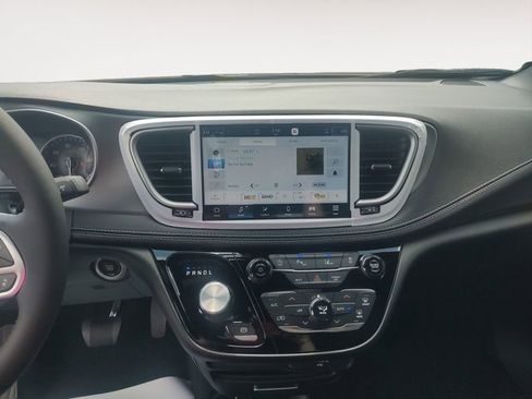 New 2027 Chrysler Pacifica Select FWD image 11