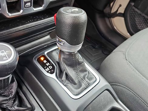 Used 2022 Jeep Wrangler Unlimited Sport w/ Sun And Sound Package image 14