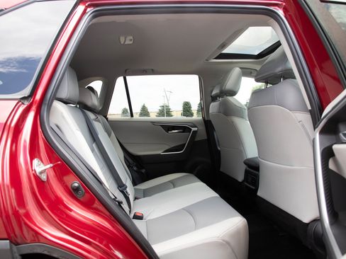 Used 2020 Toyota RAV4 XLE Premium AWD/4WD image 12