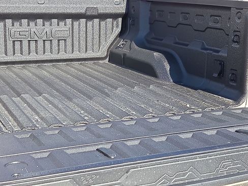 New 2026 GMC Canyon AT4 AWD/4WD image 9