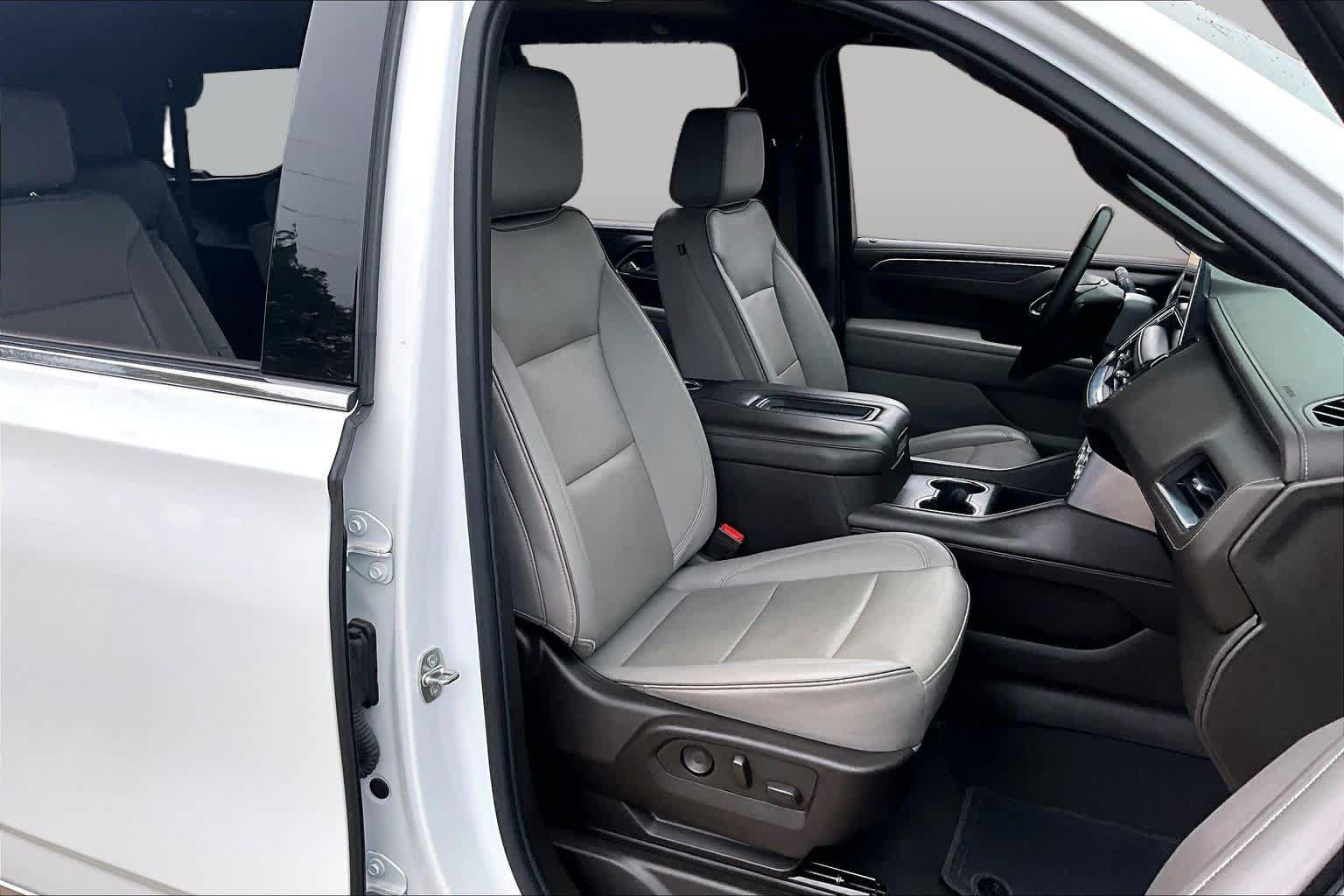 Used 2024 GMC Yukon SLT RWD image 9