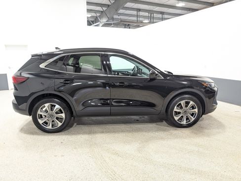 Used 2025 Ford Escape Platinum image 2