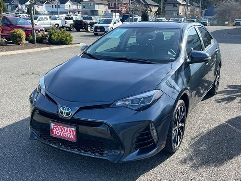 Used 2017 Toyota Corolla SE w/ SE Premium Package image 4