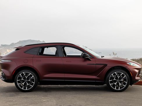 Used 2021 Aston Martin DBX image 26