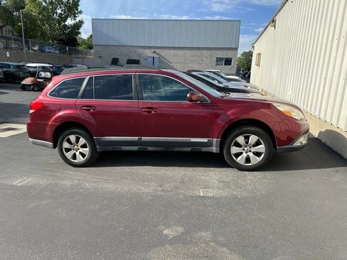 Used 2012 Subaru Outback 2.5i Limited w/ Moonroof Pkg AWD/4WD image 3