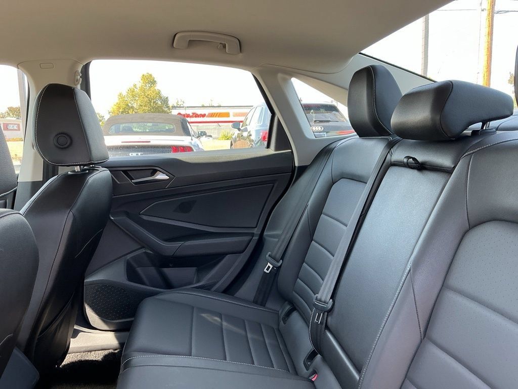 Used 2024 Volkswagen Jetta SE FWD image 24