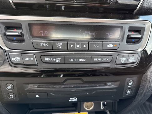 Used 2021 Honda Pilot Elite image 12