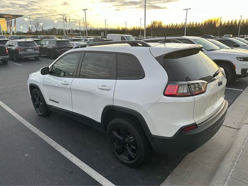 Certified 2021 Jeep Cherokee Latitude Plus w/ Sun & Sound Group image 7