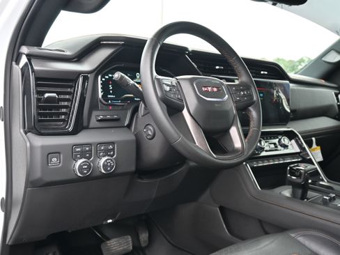 Used 2024 GMC Sierra 1500 AT4 w/ Technology Package AWD/4WD image 13