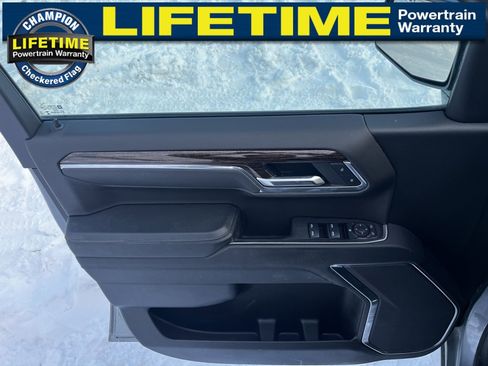 Used 2025 GMC Sierra 1500 Elevation image 17