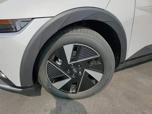 New 2025 Hyundai Ioniq 5 SE image 9