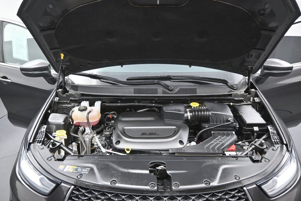 Used 2023 Chrysler Pacifica Touring-L FWD image 19
